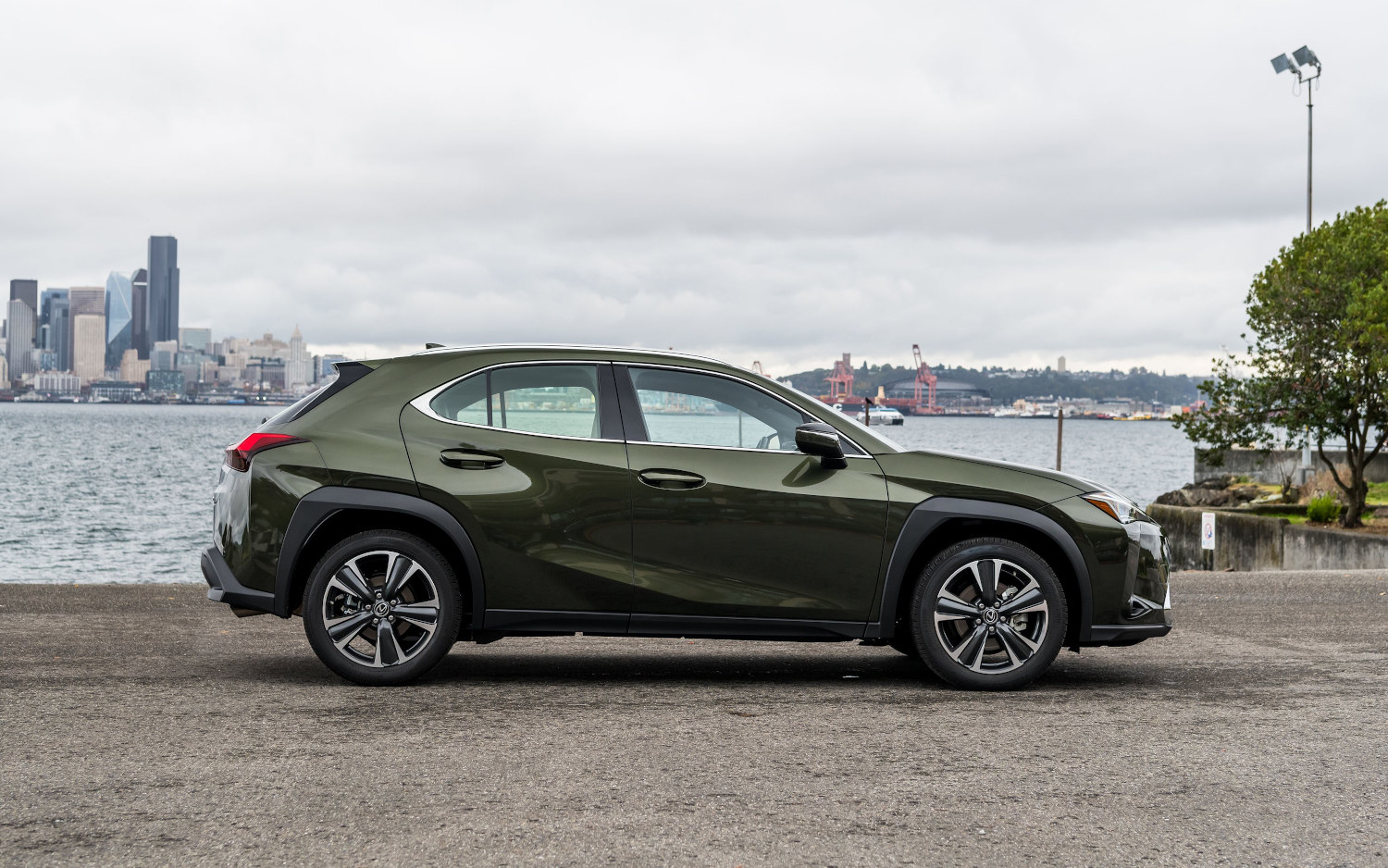Comparison Lexus UX 200 2020 Vs Toyota Corolla Cross 2021 SUV Drive comparison-lexus-ux-200-2020-vs-toyota-corolla-cross-2021-suv-drive